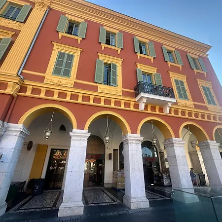 Appartement Exceptional Location, 2br Right On Place Massena, Newly Renovated