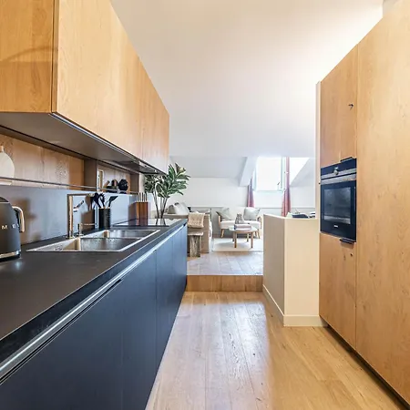 Appartement Exceptional Location, 2br Right On Place Massena, Newly Renovated *