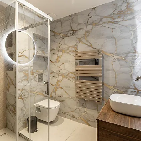 Exceptional Location, 2br Right On Place Massena, Newly Renovated Appartement Nice