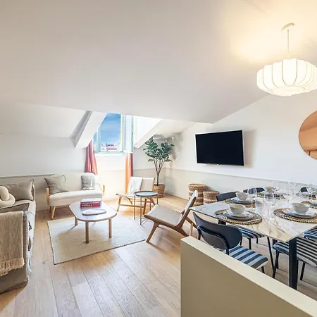 Appartement Exceptional Location, 2br Right On Place Massena, Newly Renovated Nice