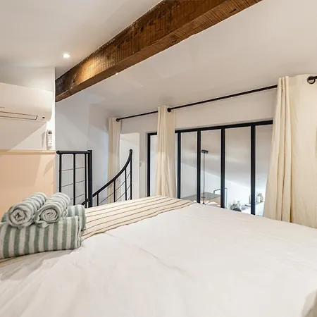 Exceptional Location, 2br Right On Place Massena, Newly Renovated Appartement