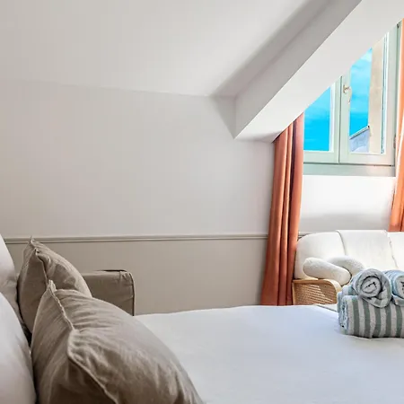 Appartement Exceptional Location, 2br Right On Place Massena, Newly Renovated Nice