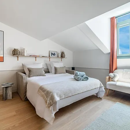 Appartement Exceptional Location, 2br Right On Place Massena, Newly Renovated Nice