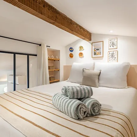 Appartement Exceptional Location, 2br Right On Place Massena, Newly Renovated