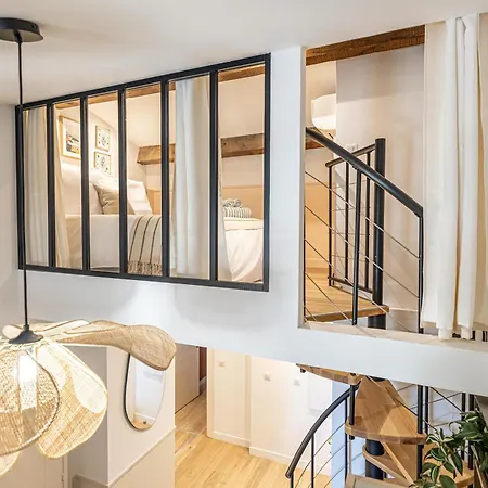 Appartement Exceptional Location, 2br Right On Place Massena, Newly Renovated