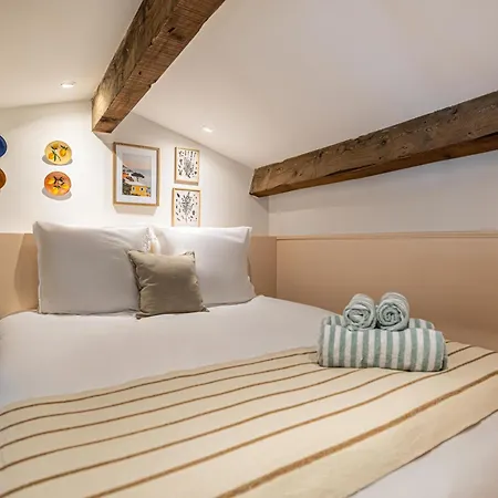 Appartement Exceptional Location, 2br Right On Place Massena, Newly Renovated